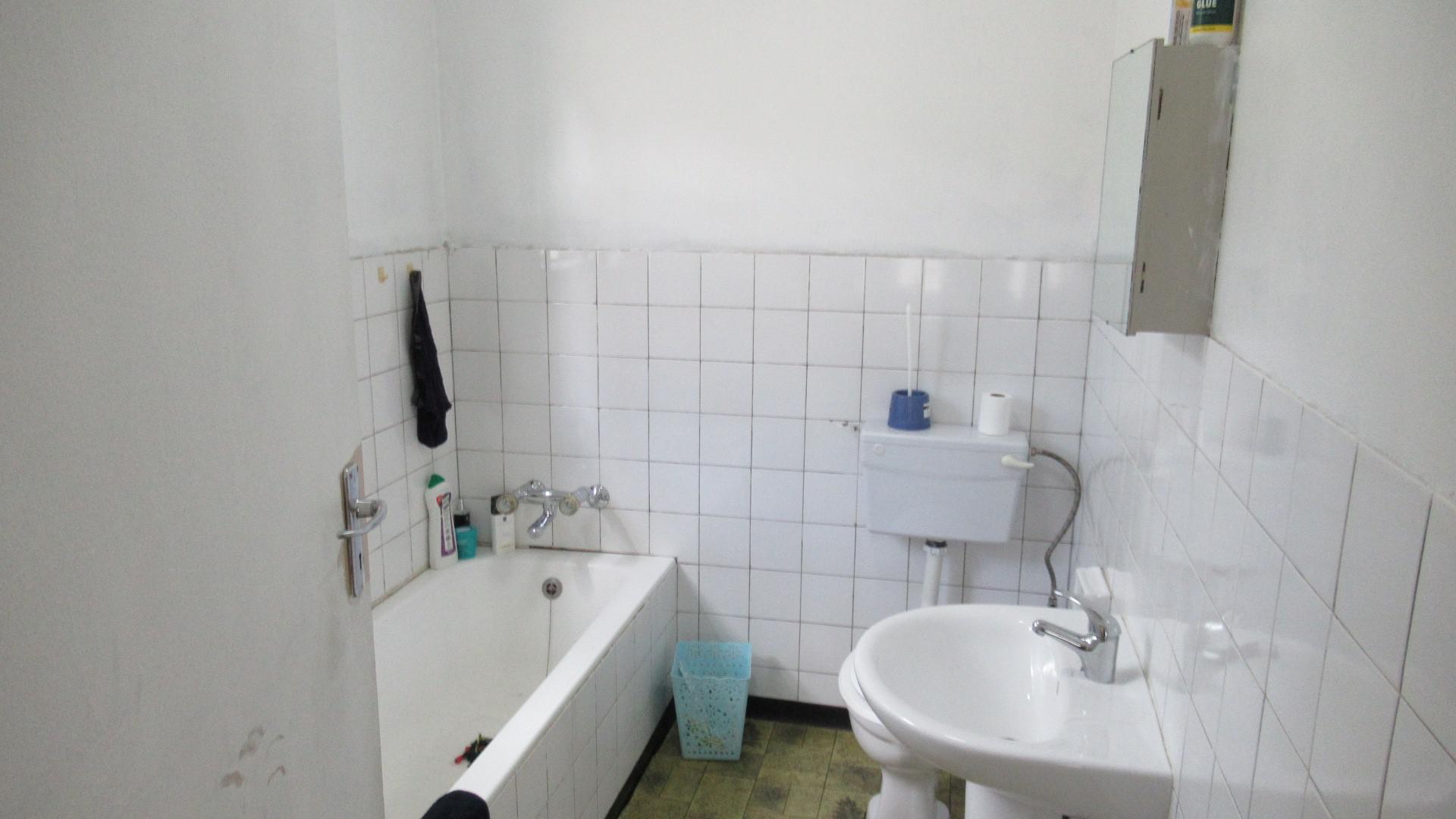 Main Bathroom - 7 square meters of property in Sasolburg