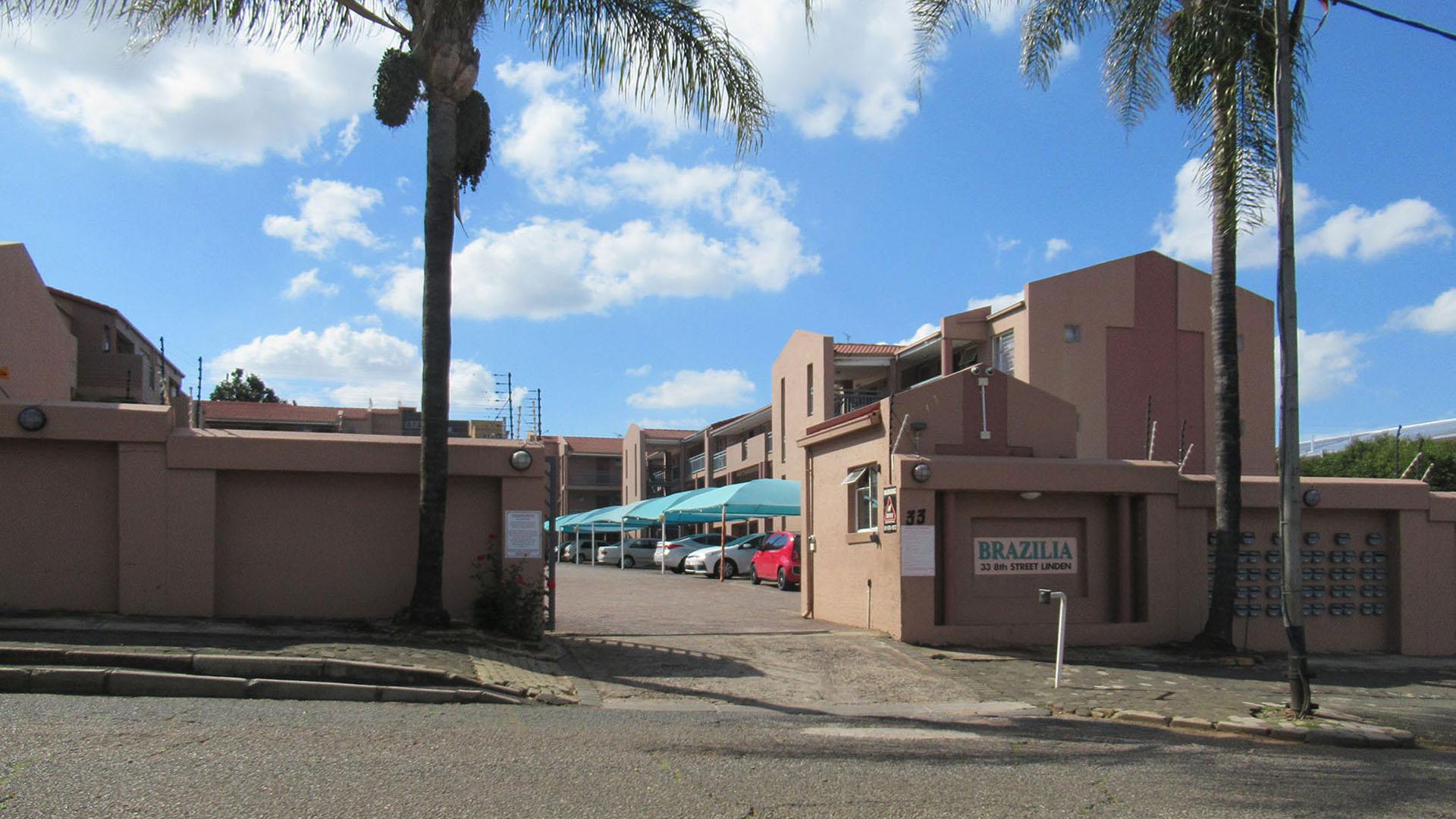 Front View of property in Linden