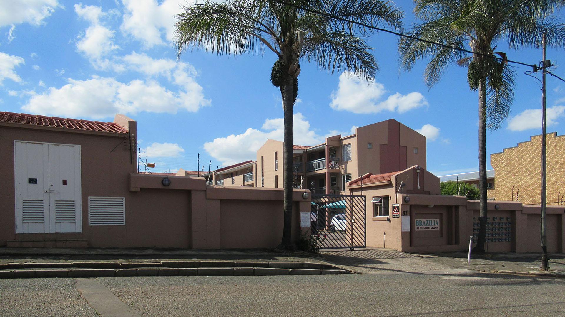 Front View of property in Linden