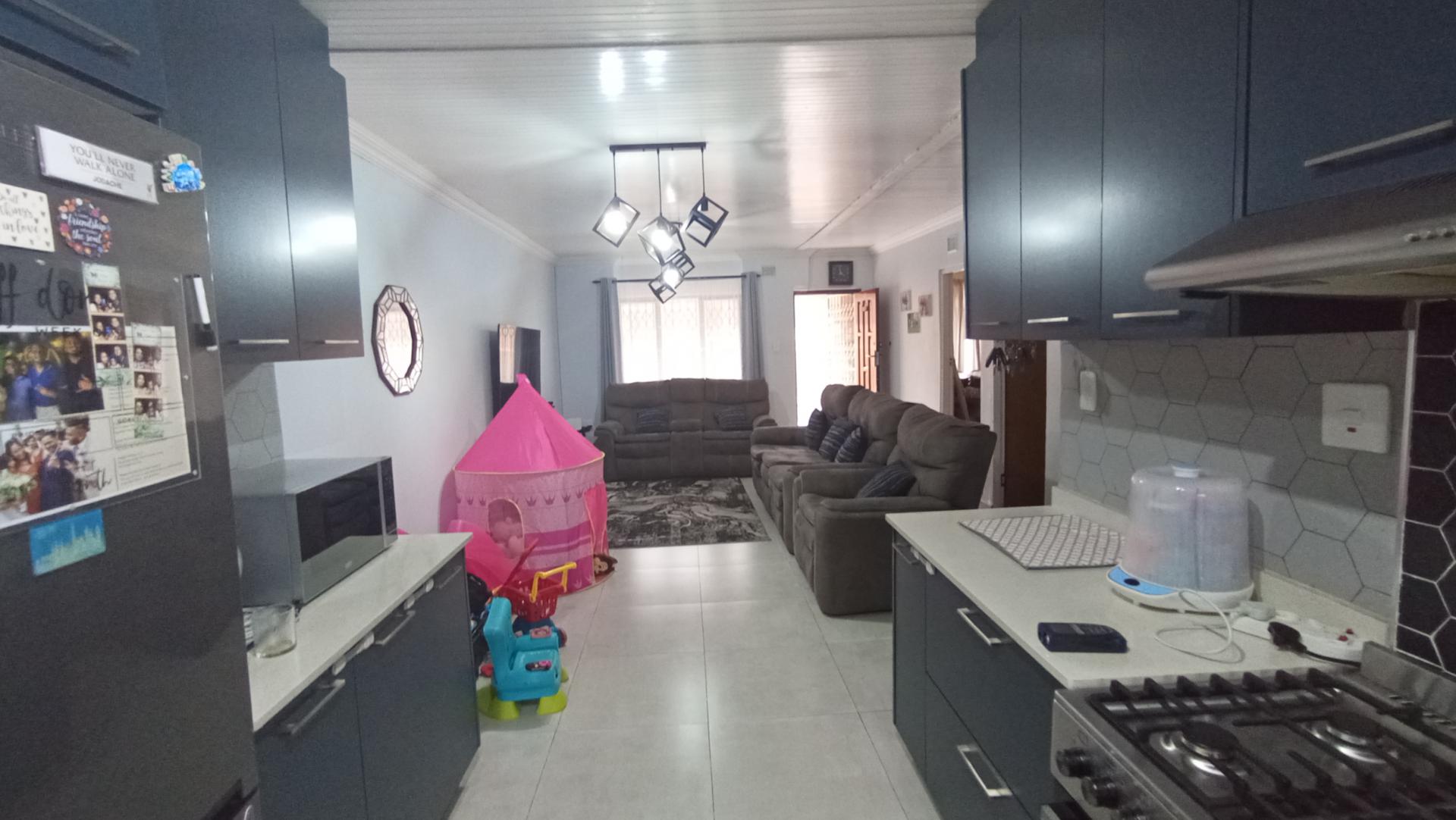 Kitchen - 7 square meters of property in Shallcross 