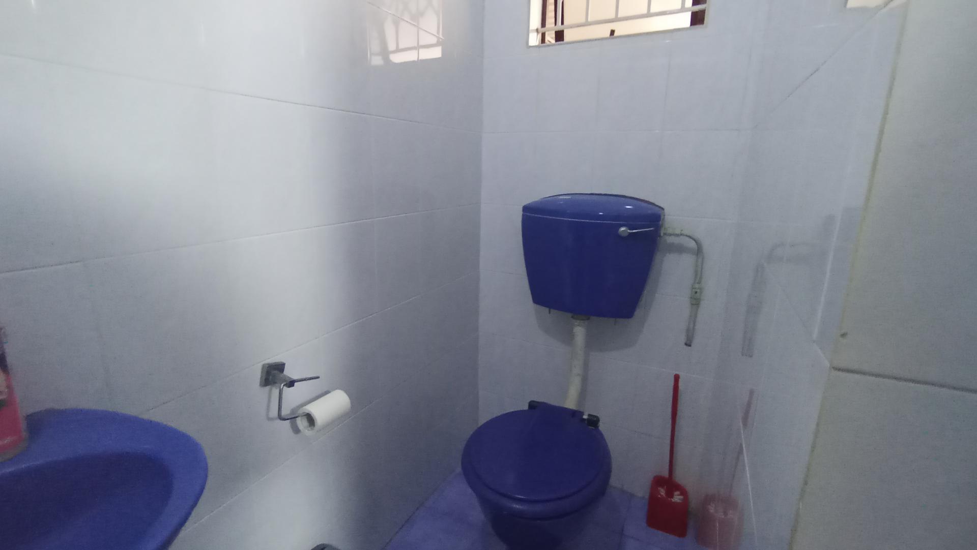 Main Bathroom - 3 square meters of property in Shallcross 