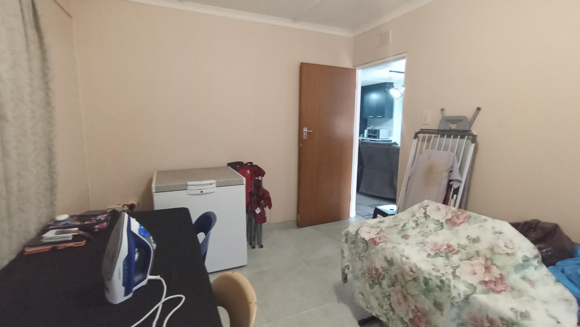 Spaces - 3 square meters of property in Shallcross 