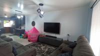 Lounges - 26 square meters of property in Shallcross 