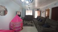 Lounges - 26 square meters of property in Shallcross 