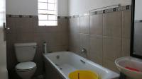 Bathroom 1 - 5 square meters of property in Andeon