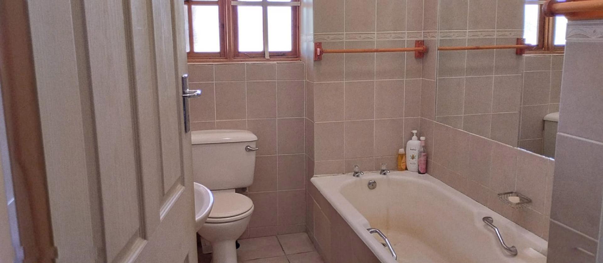 Bathroom 1 of property in Ladybrand