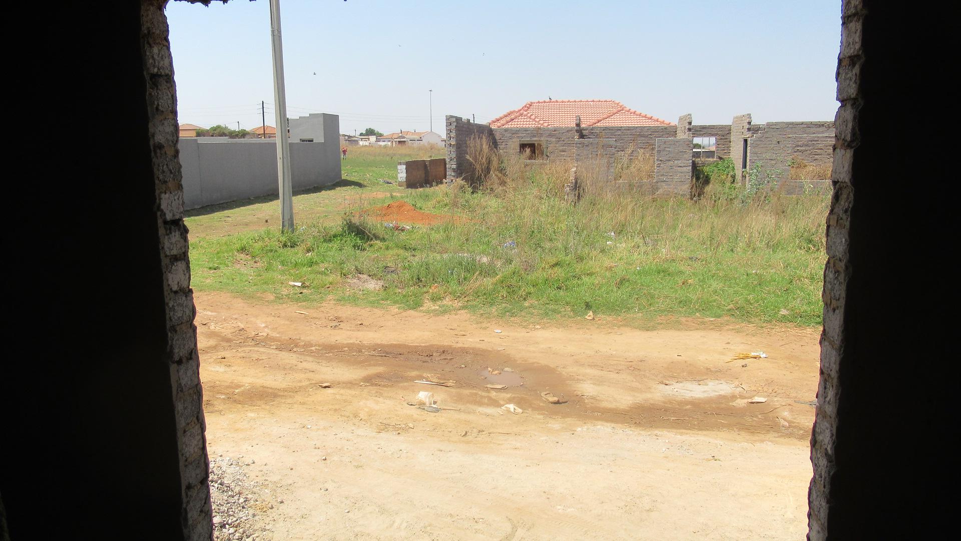 Spaces - 11 square meters of property in Mohlakeng