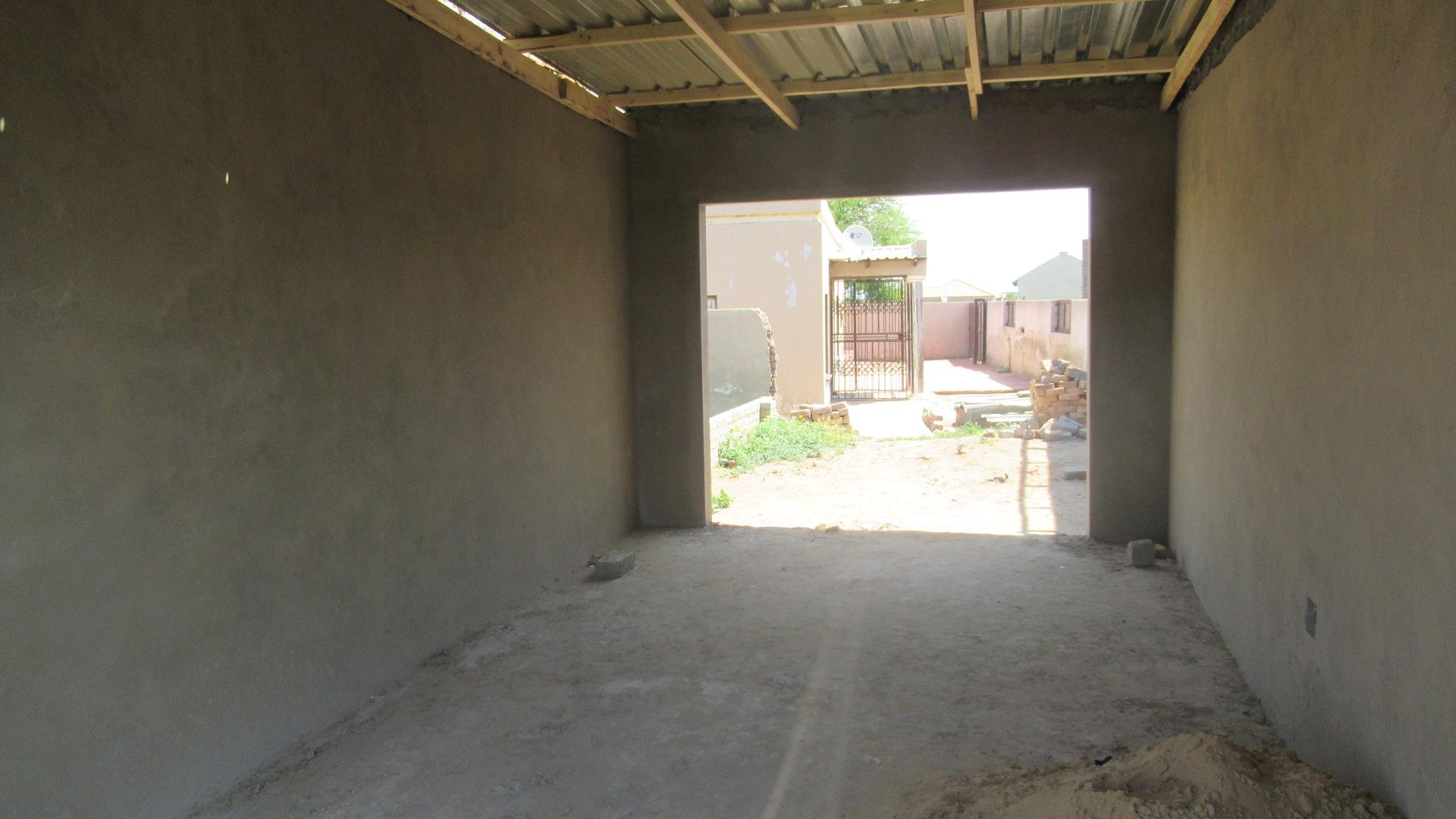 Spaces - 11 square meters of property in Mohlakeng