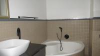 Main Bathroom - 8 square meters of property in Nieuw Muckleneuk