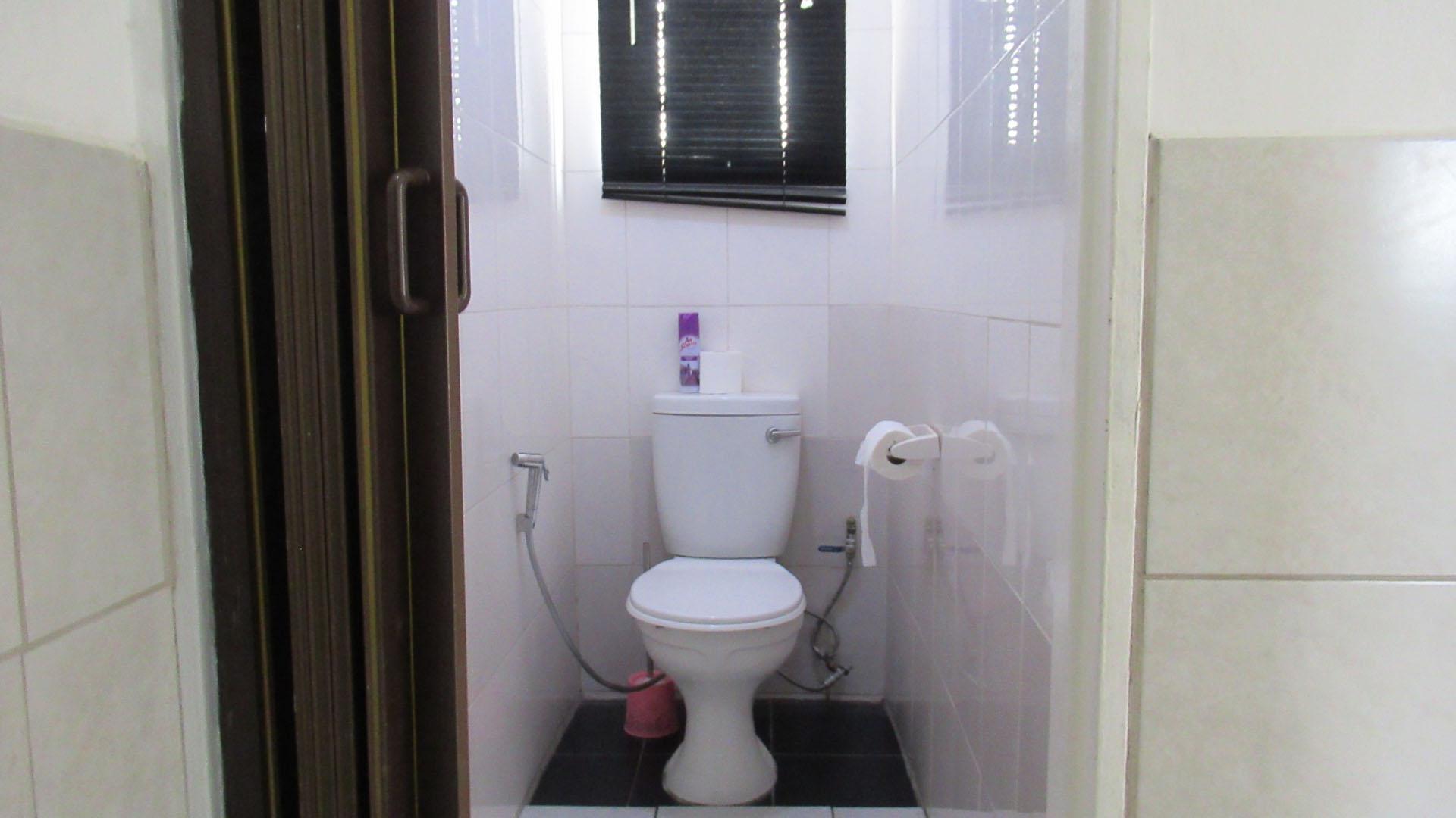 Bathroom 1 - 2 square meters of property in Bonela