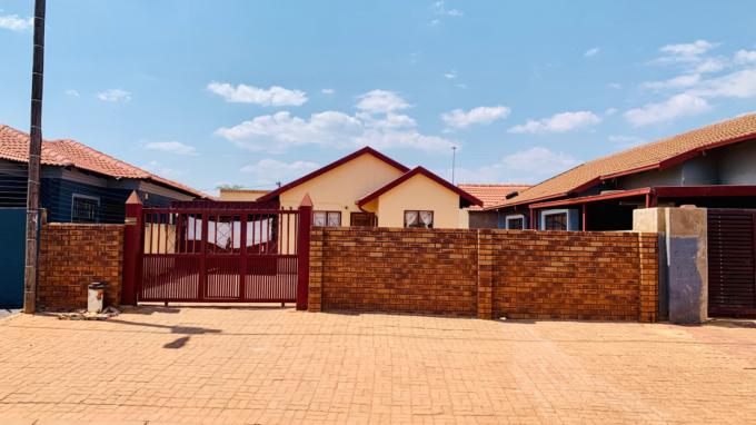 2 Bedroom House for Sale For Sale in Soshanguve - MR533618