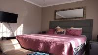 Main Bedroom - 13 square meters of property in Jackaroo Park