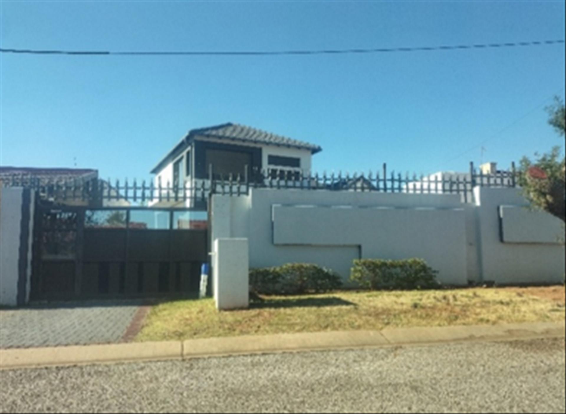 Front View of property in Witpoortjie