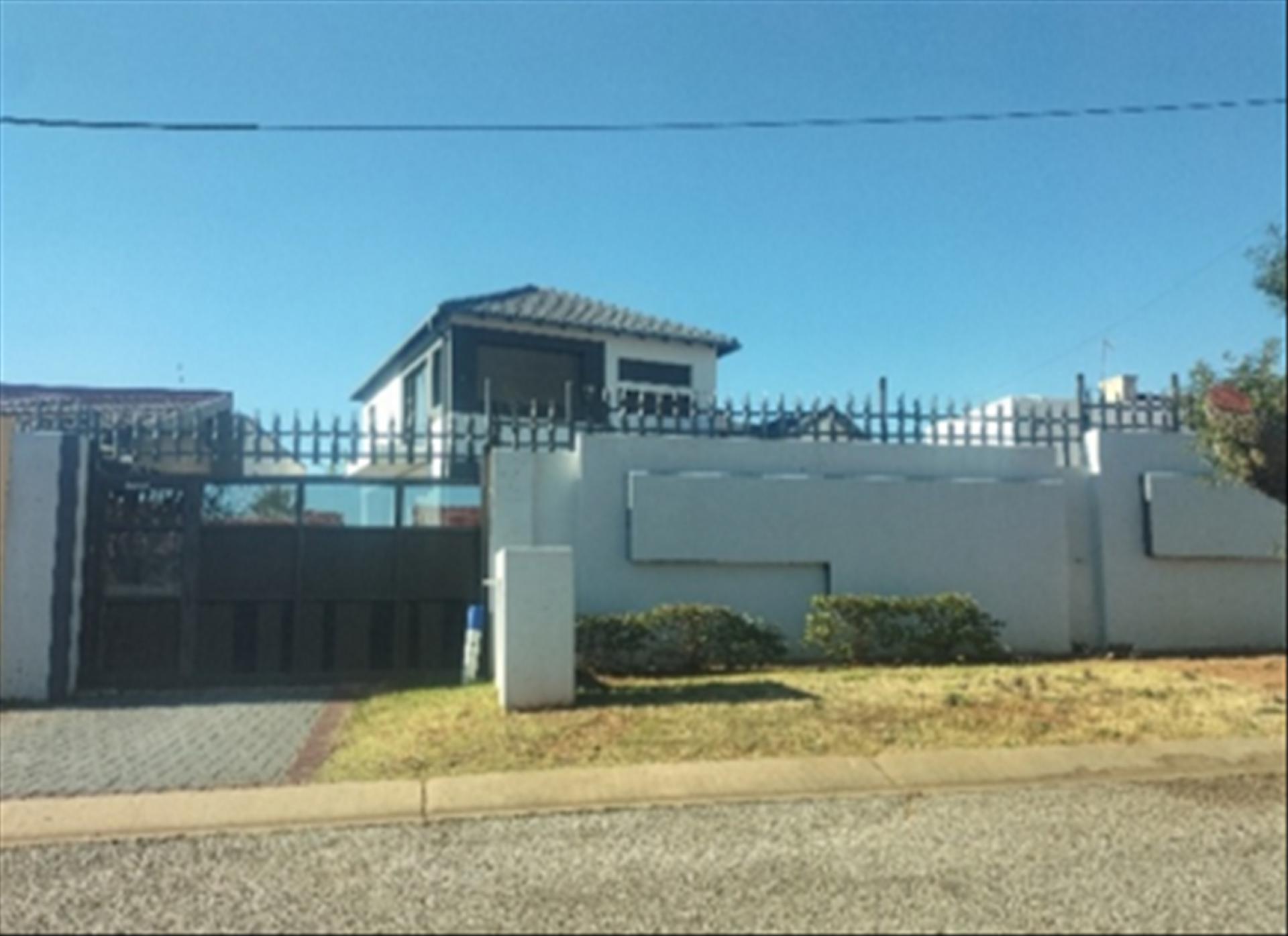 Front View of property in Witpoortjie