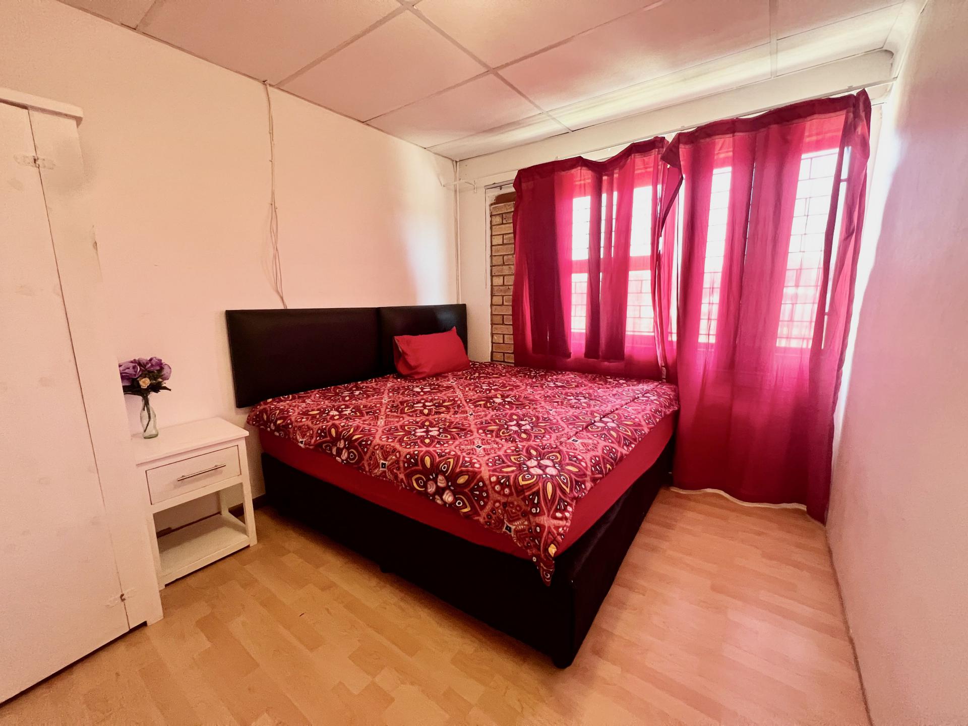 Bed Room 4 of property in Summerstrand