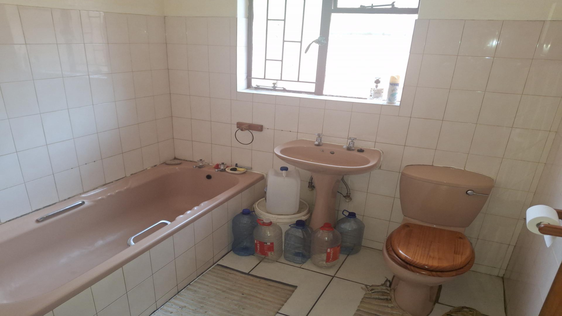 Bathroom 1 of property in Riamarpark