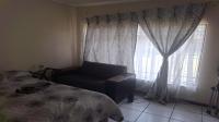 Bed Room 1 of property in Riamarpark