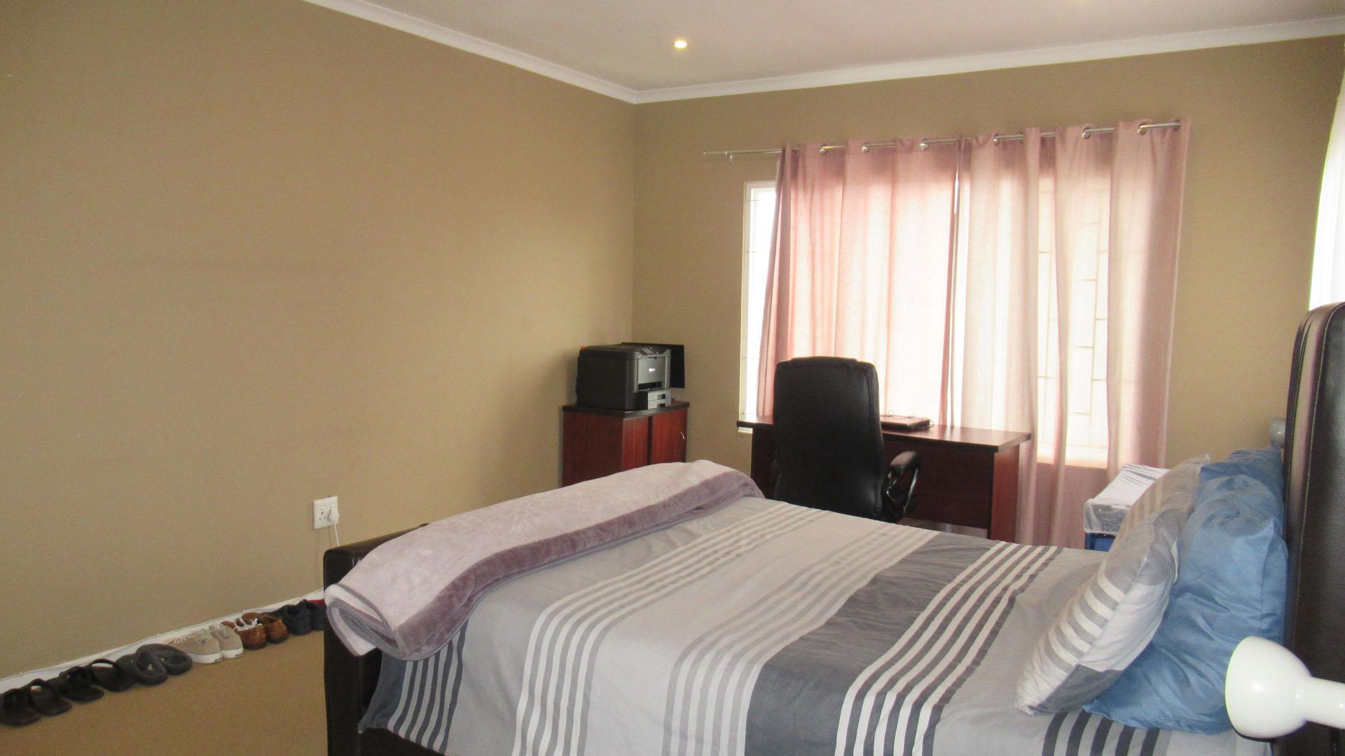 Main Bedroom - 47 square meters of property in Carrington Heights
