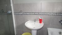 Bathroom 1 - 11 square meters of property in Carrington Heights