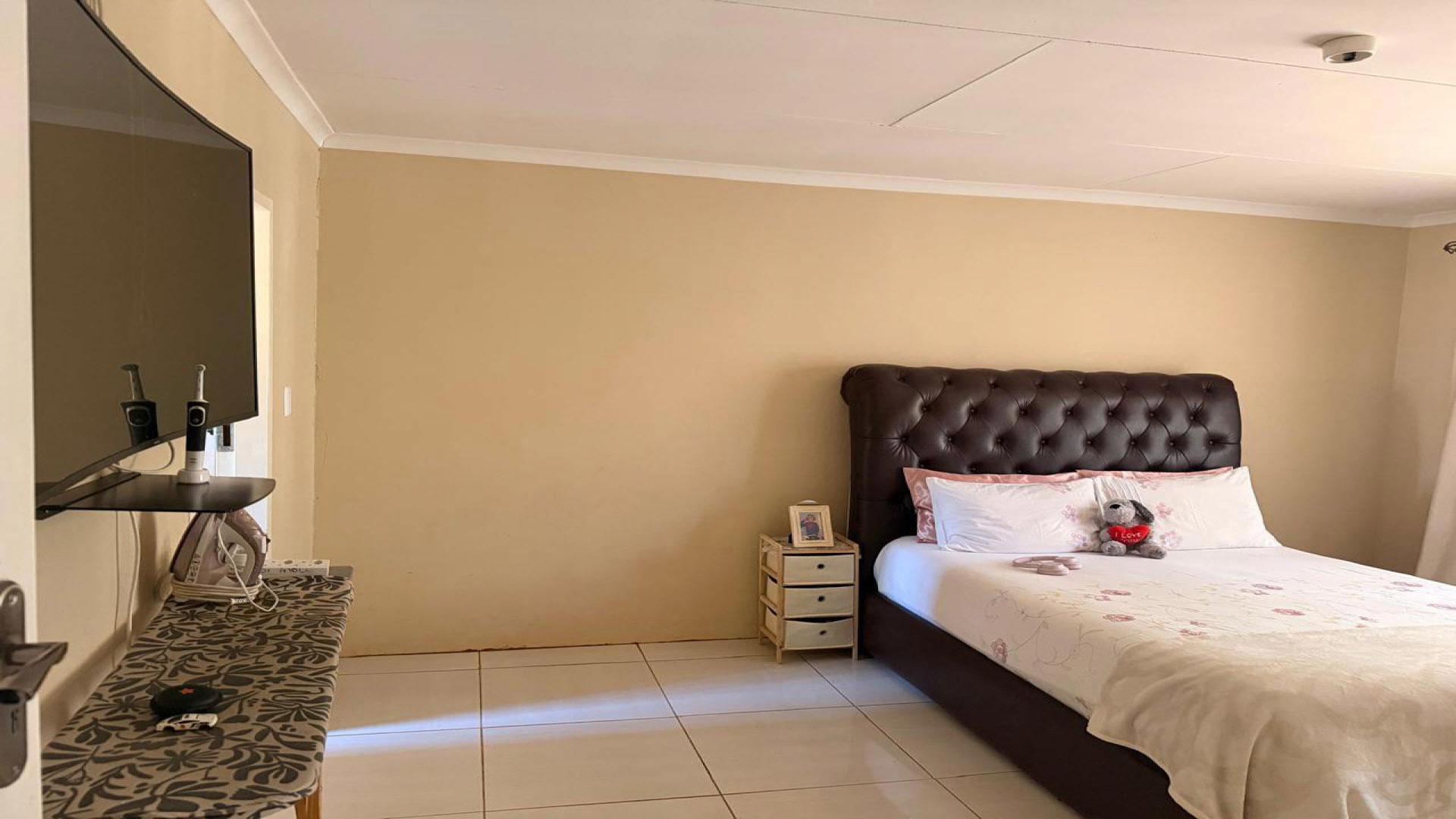 Bed Room 1 of property in The Orchards