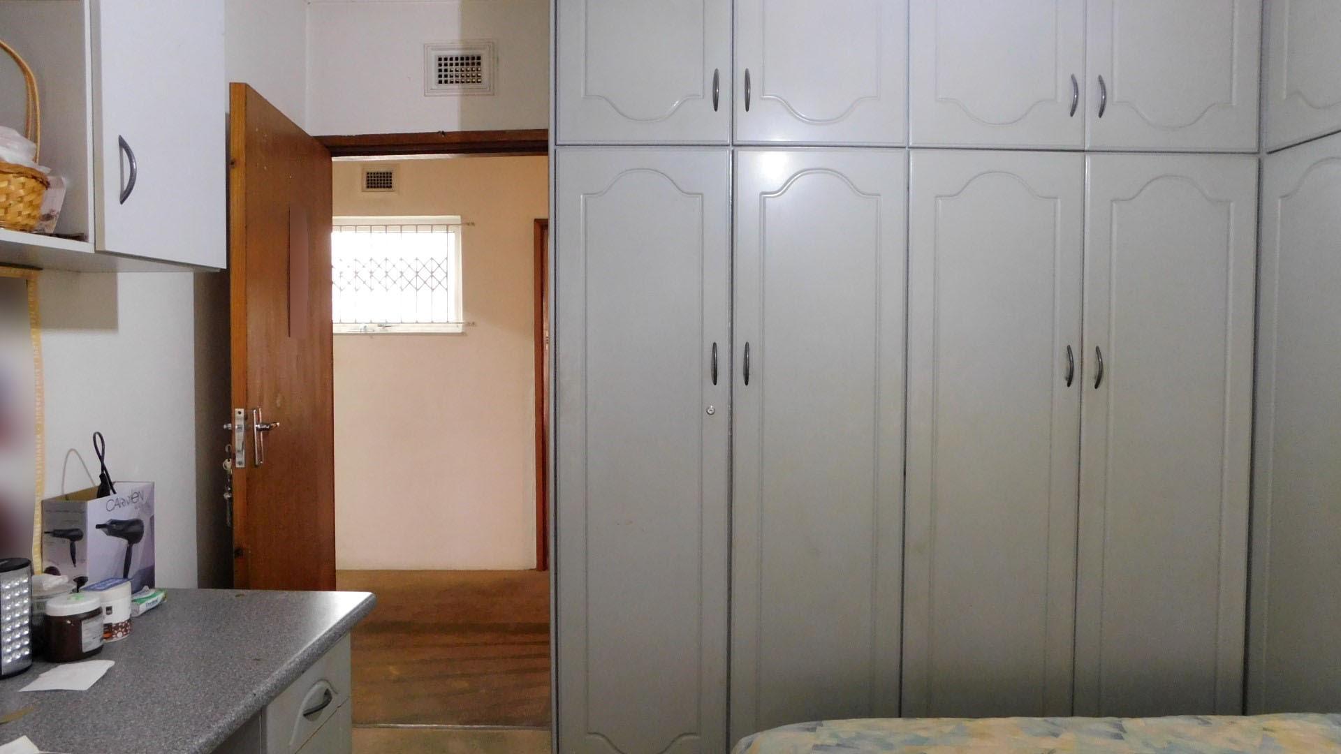 Bed Room 1 - 16 square meters of property in Oaklands - DBN