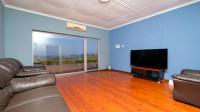 Lounges - 22 square meters of property in Bluff