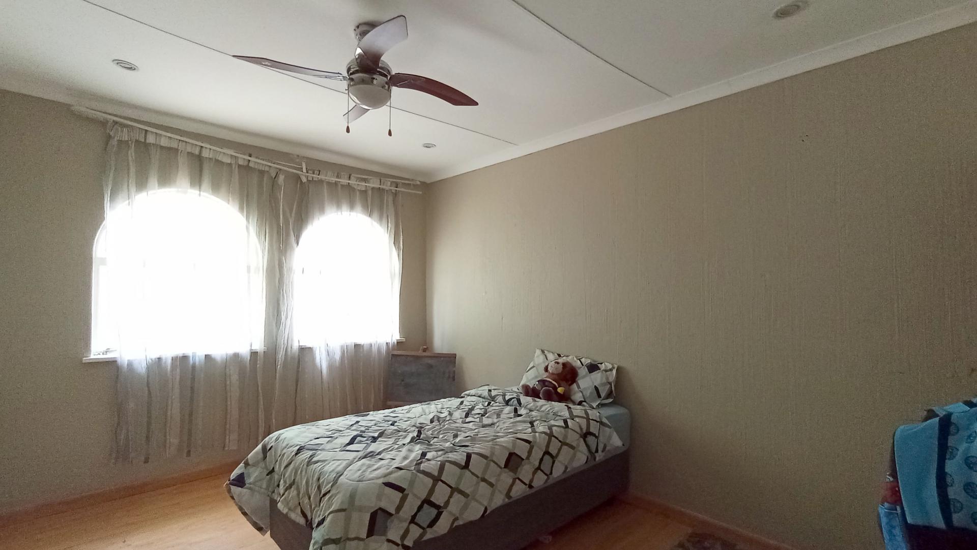 Bed Room 2 - 14 square meters of property in Rembrandt Park