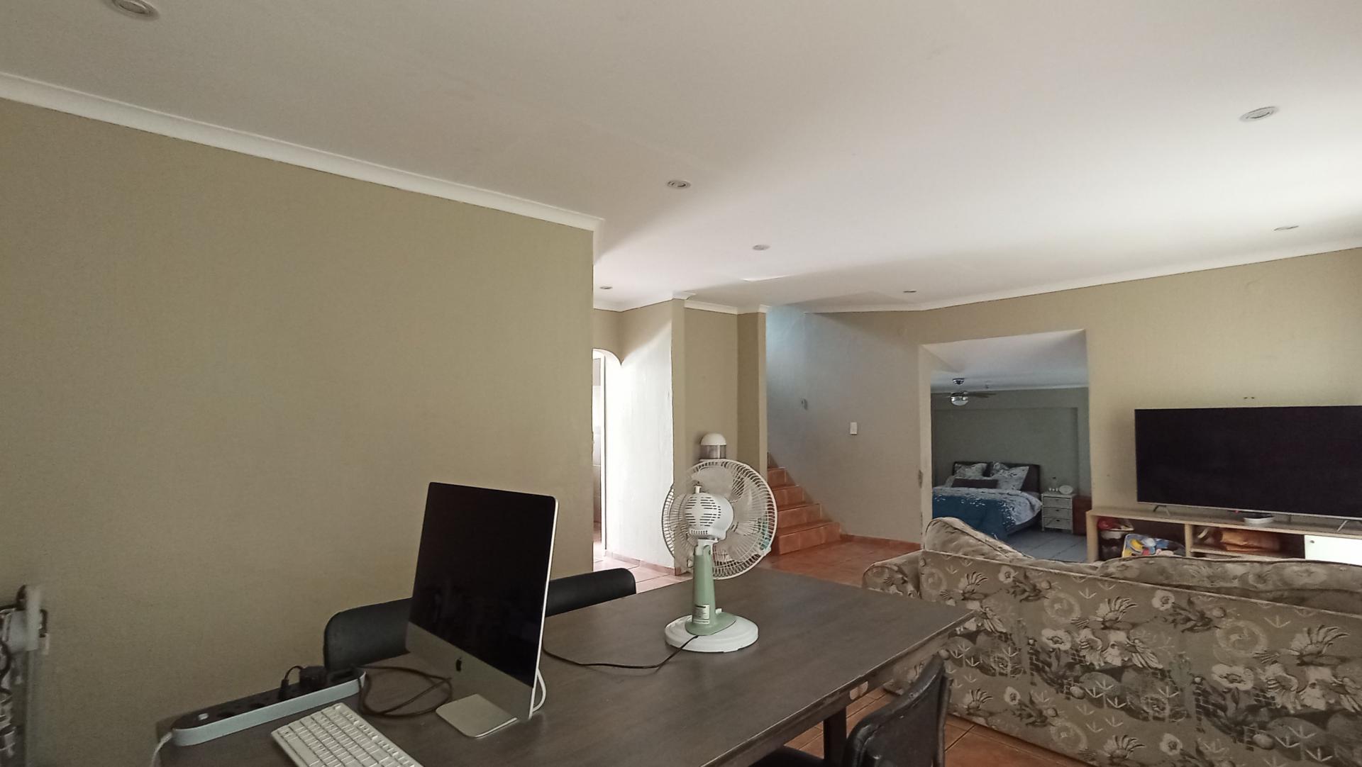 Dining Room - 9 square meters of property in Rembrandt Park