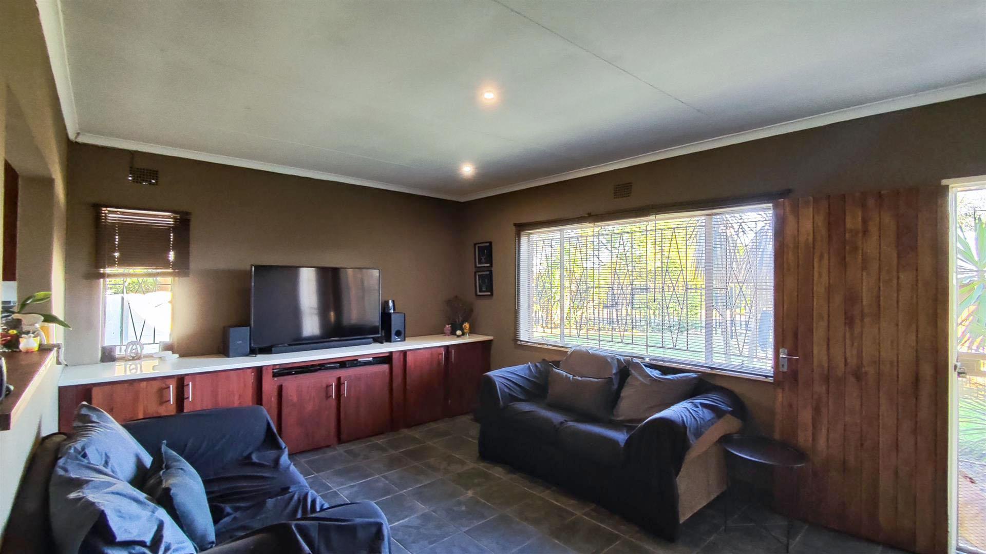 Lounges - 24 square meters of property in Van Dykpark
