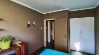Bed Room 2 - 14 square meters of property in Van Dykpark
