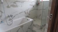 Bathroom 1 - 5 square meters of property in Avoca Hills