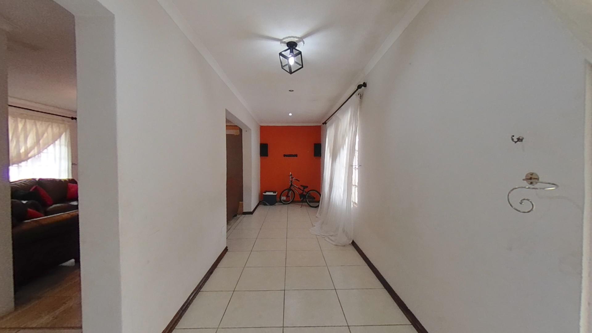Rooms - 21 square meters of property in Berea - DBN