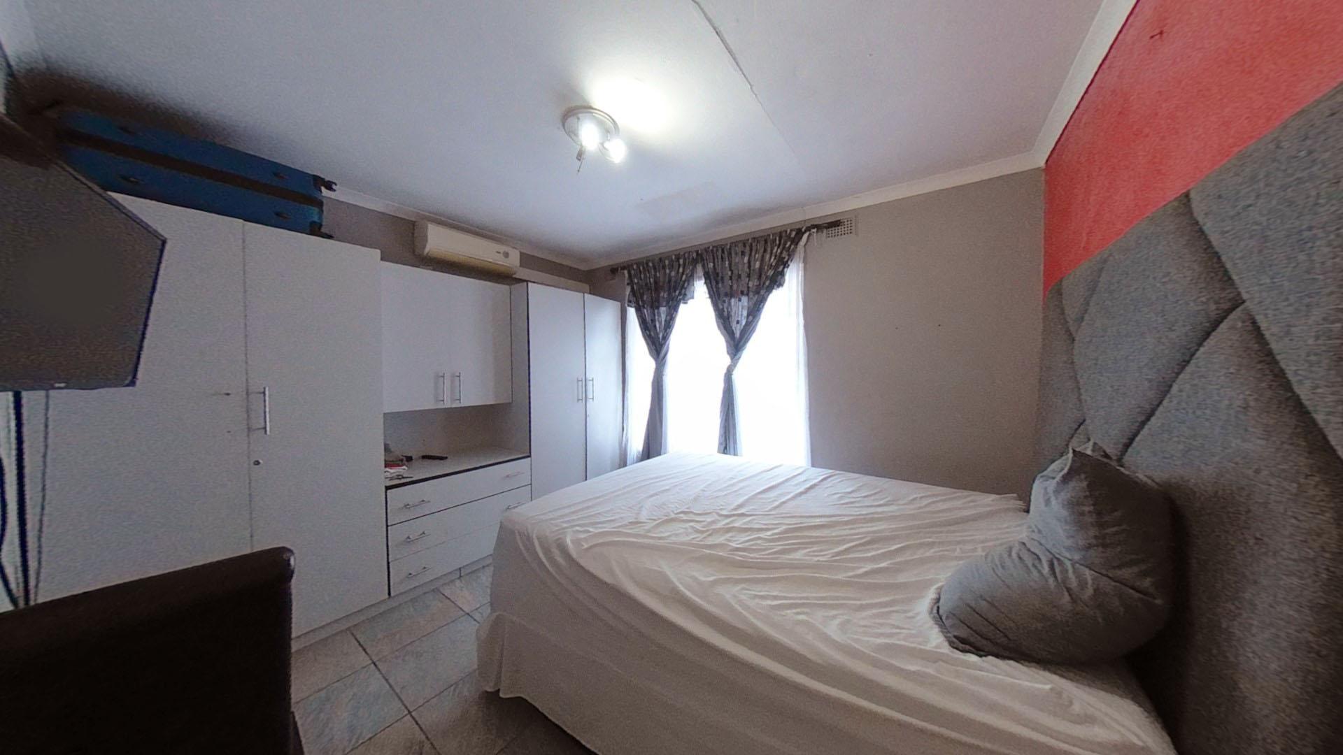 Bed Room 2 - 13 square meters of property in Berea - DBN