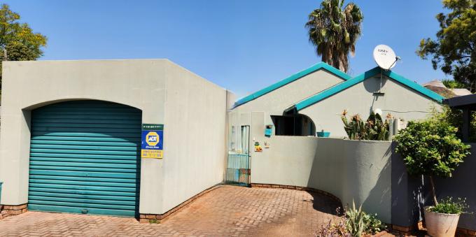 2 Bedroom House for Sale For Sale in Doornpoort - MR534634