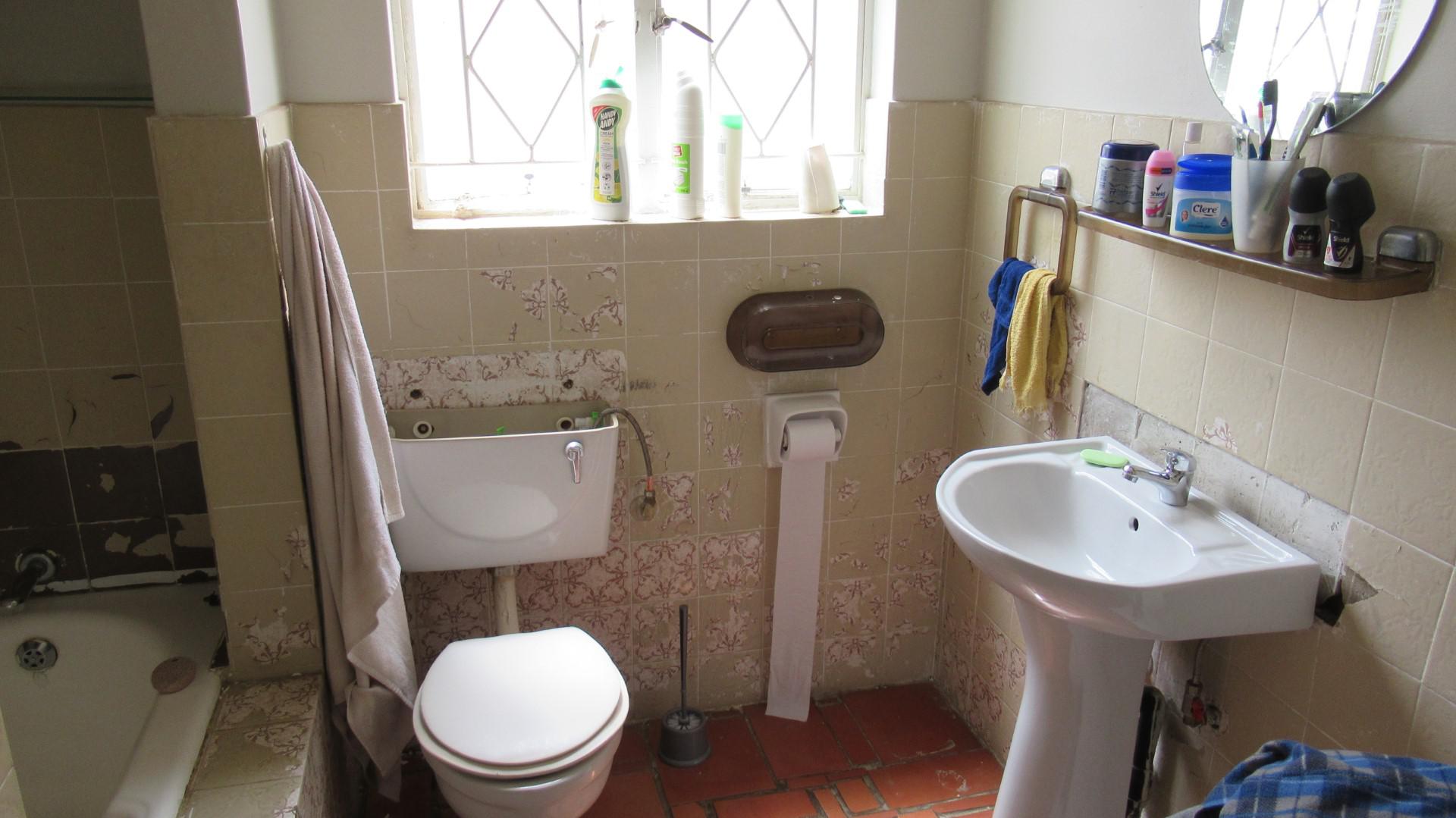 Main Bathroom - 5 square meters of property in Birch Acres