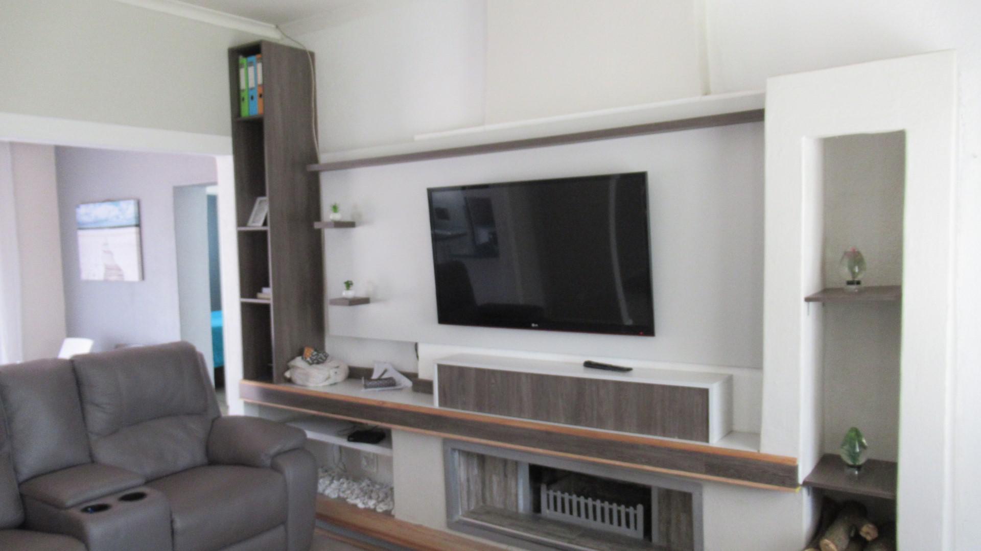 Lounges - 42 square meters of property in Birch Acres