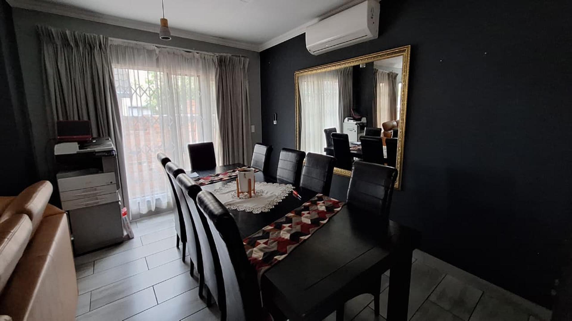 Dining Room - 23 square meters of property in Glen Marais