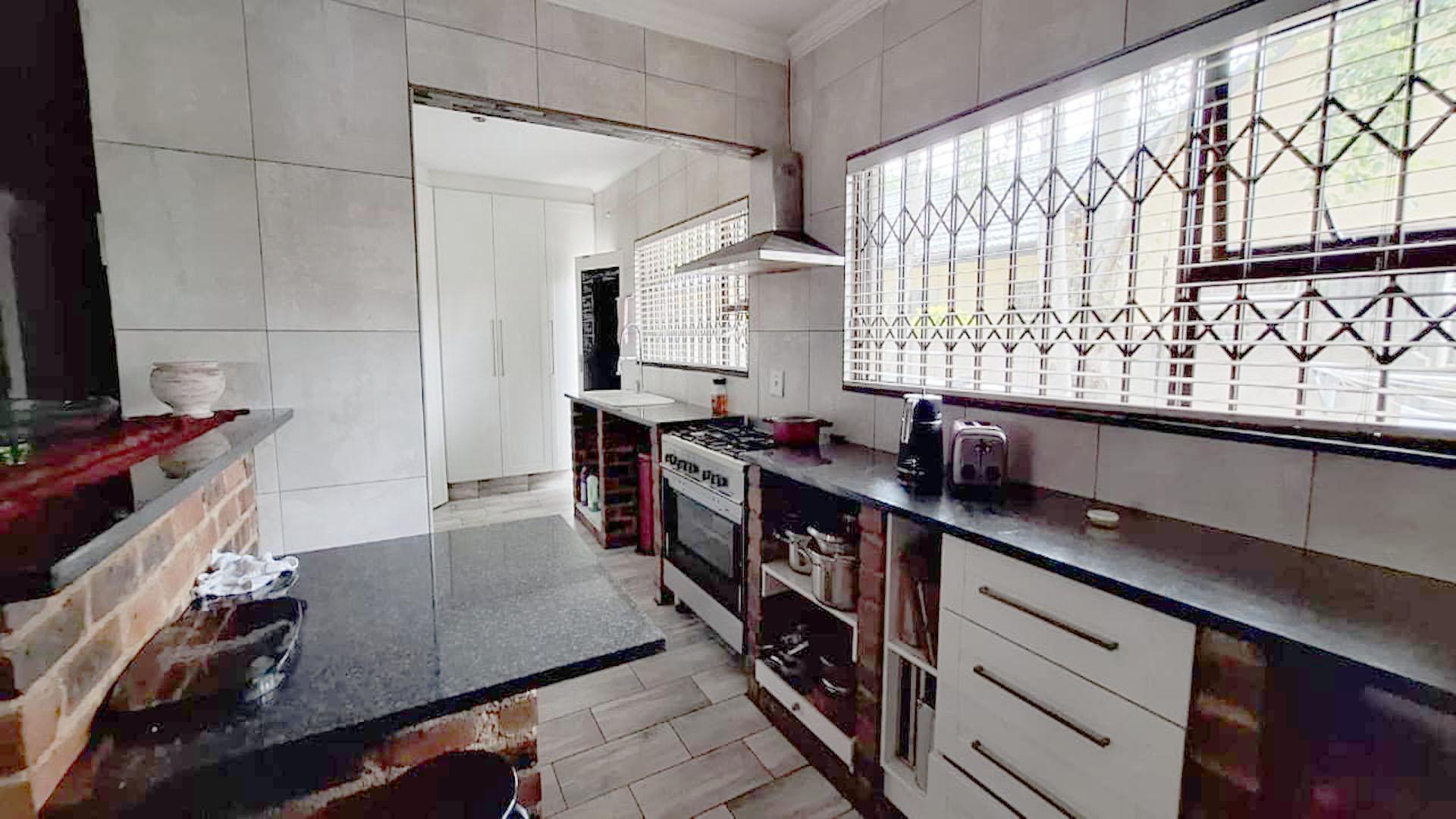 Kitchen - 15 square meters of property in Glen Marais