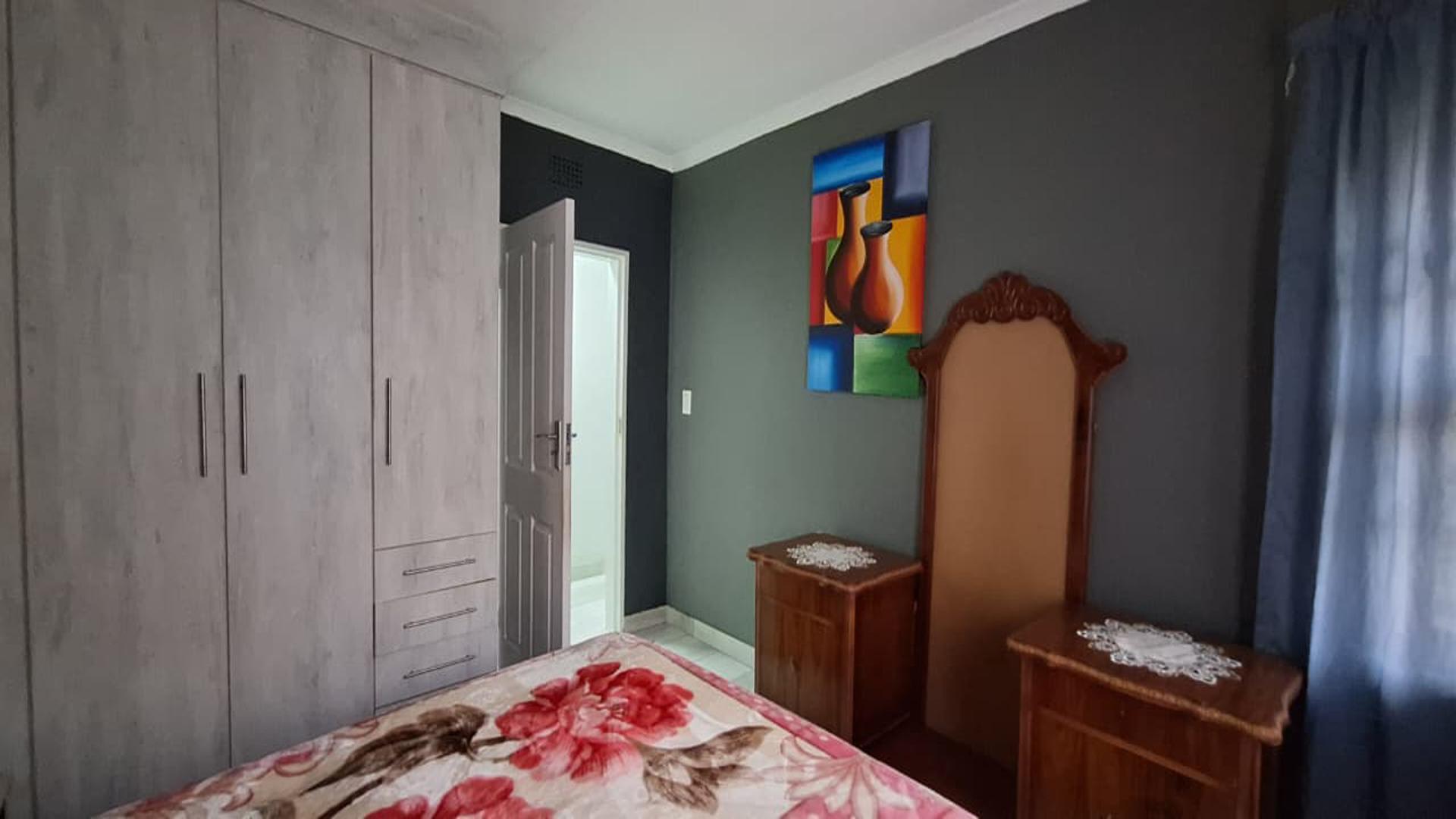 Bed Room 2 - 18 square meters of property in Glen Marais