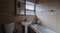 Bathroom 2 - 7 square meters of property in Glen Marais