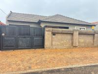 Front View of property in Protea Glen