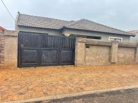 Front View of property in Protea Glen