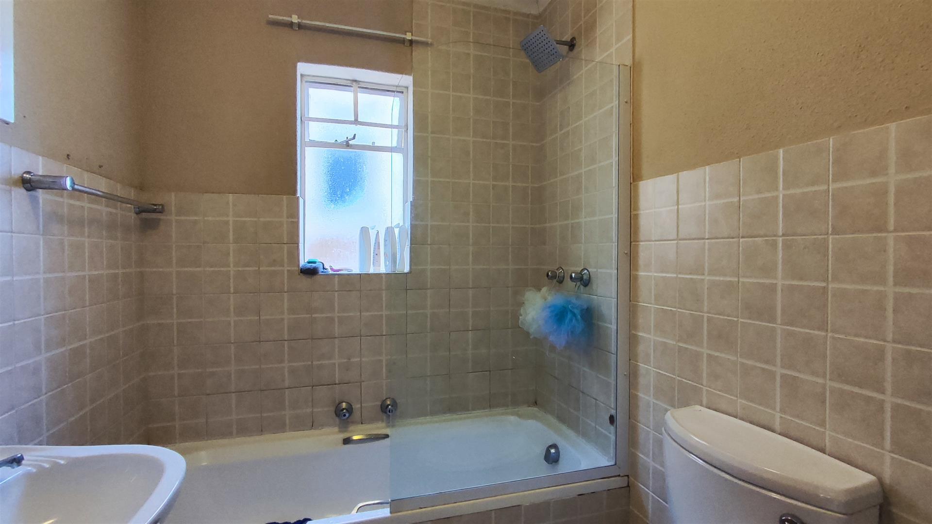 Bathroom 1 - 4 square meters of property in Birchleigh