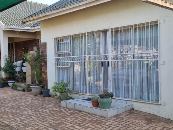 4 Bedroom House for Sale For Sale in Dennesig - MR535081