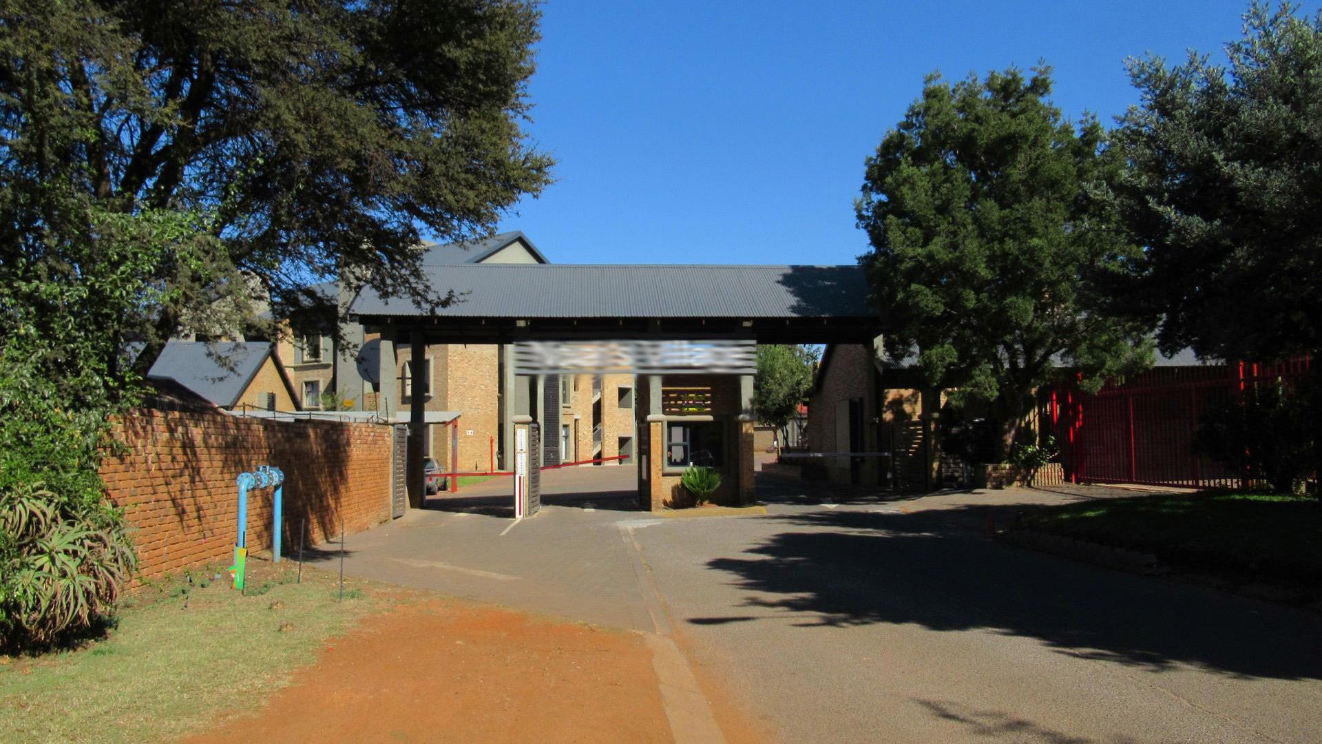 Front View of property in Pomona