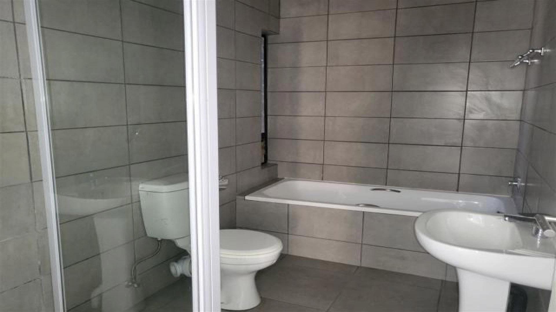 Bathroom 1 - 7 square meters of property in Pomona