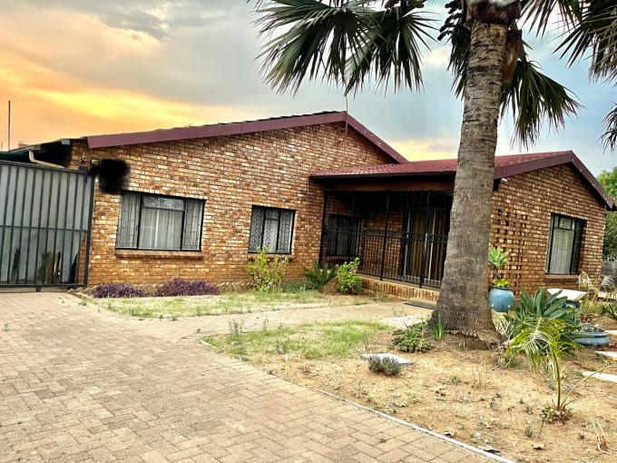 3 Bedroom House for Sale For Sale in Danville MR535123 M