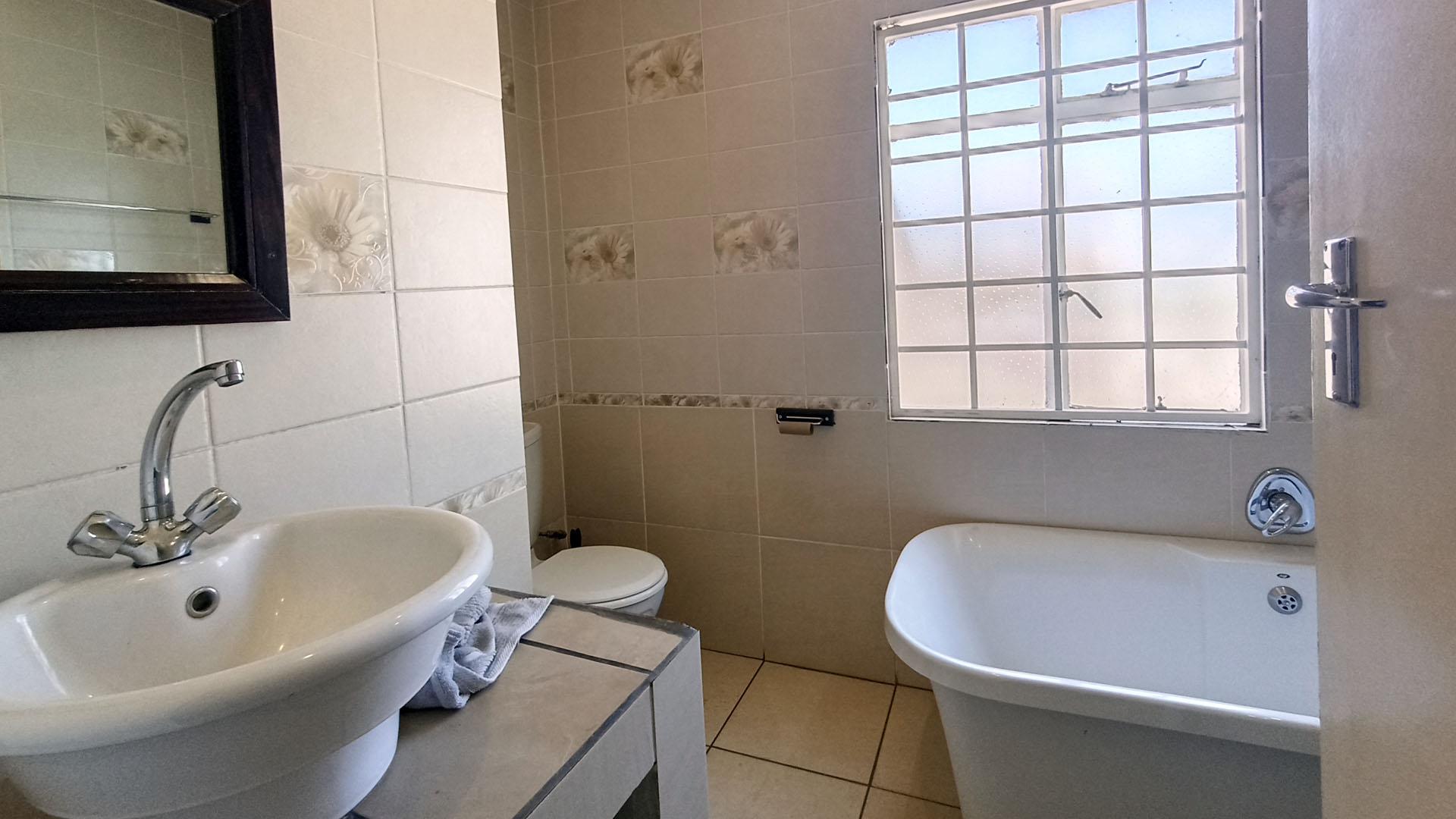 Bathroom 1 - 7 square meters of property in Arcadia