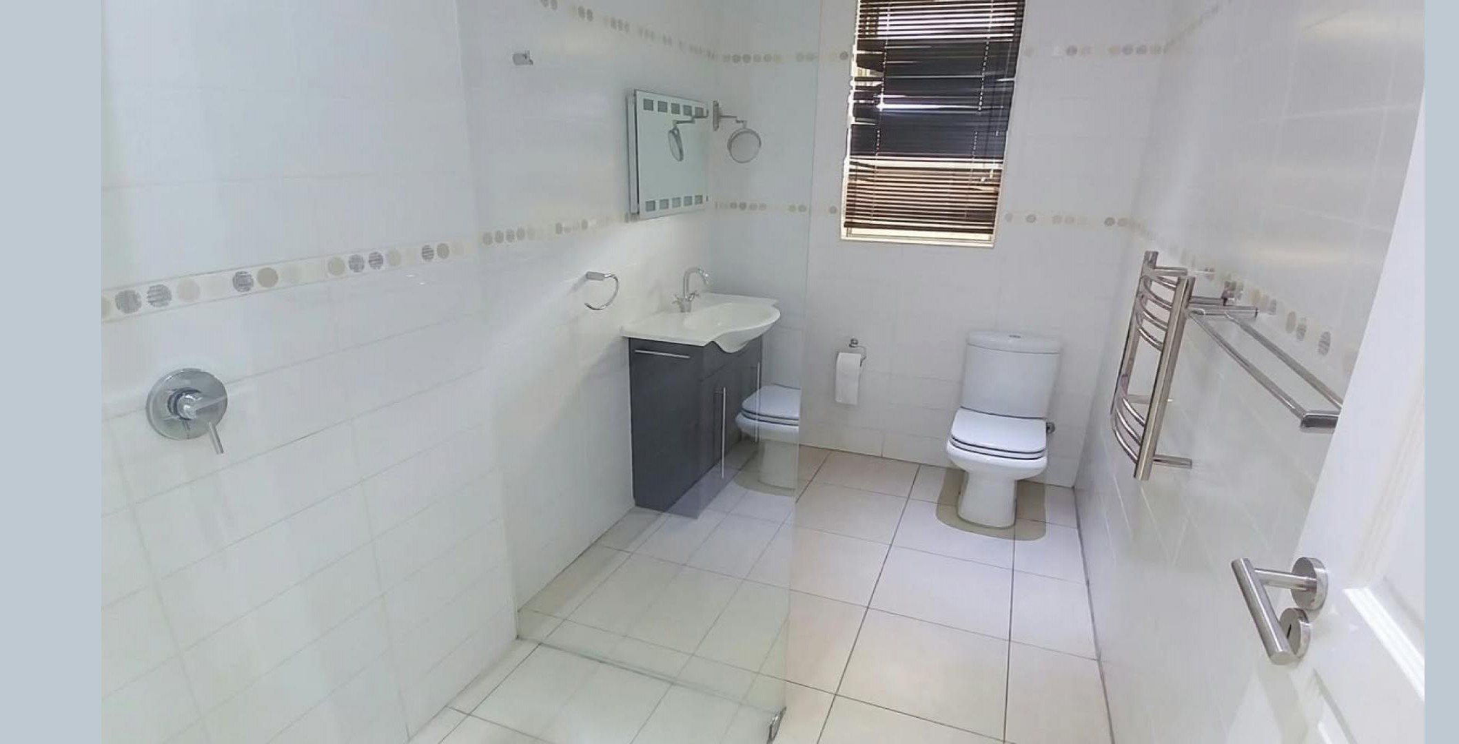 Bathroom 1 of property in Summerstrand