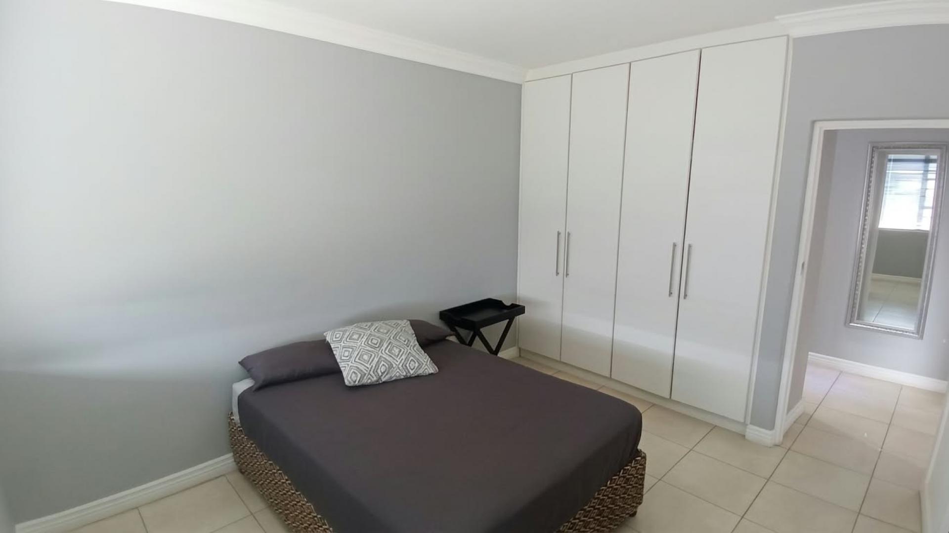 Bed Room 1 of property in Summerstrand